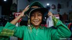 Jumat Berkah, Ratusan Baju Gratis Dibagikan di Depok