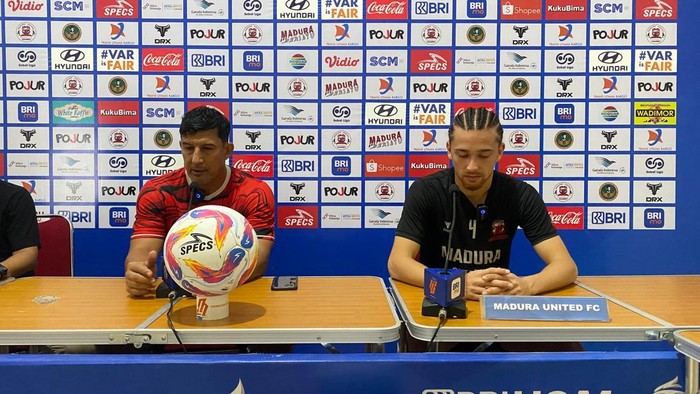 Jumpa pers Madura United jelang menghadapi PSS Sleman di Stadion Gelora Bangkalan, Madura, Jumat (23/5/2025).