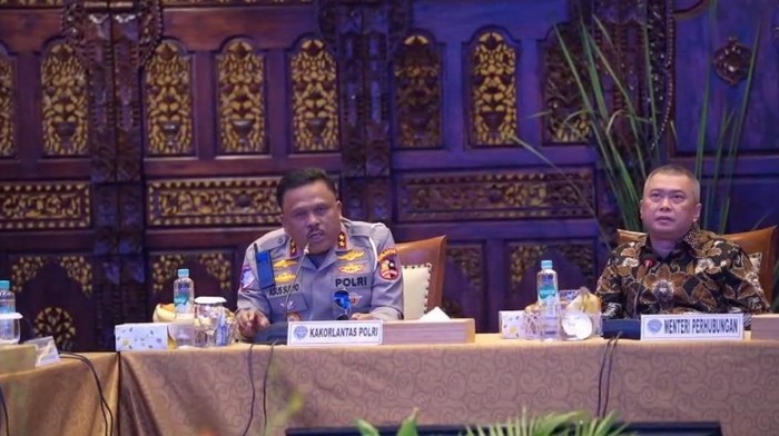 Kakorlantas Polri Irjen Agus Suryonugroho menegaskan Korlantas Polri berkomitmen menyelesaikan persoalan kendaraan angkutan barang yang melanggar batas dimensi dan/atau muatan. (Dok istimewa).