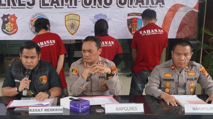 Kapolres Lampung Utara, Deddy Kurniawan saat merilis kasus penipuan loker BUMN.