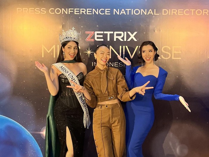 Foto konferensi pers Kelly Tandiono menjadi Direktur Nasional baru Miss Universe Indonesia 2025 di Casa Cuomo Ristorante, Jakarta Selatan.