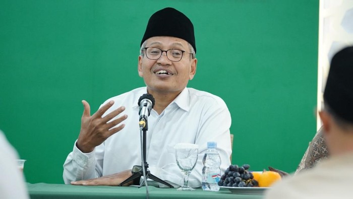 Ketua PBNU KH Ulil Abshar Abdalla, dalam acara diskusi bertajuk Amerika dan Dunia Arab Pasca Kunjungan Presiden Donald Trump yang digelar Forum Kramat di Gedung PBNU, Jakarta Pusat, Jumat (23/5/2025).