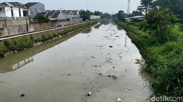 Kondisi sungai di Bandung yang dihiasi sampah