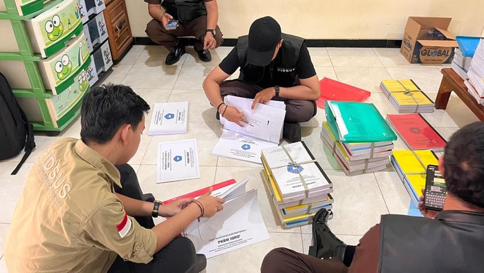Ruang Kepala PKBM Probolinggo digeledah kejari setempat