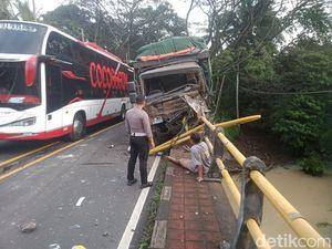 Rem Blong, Truk Fuso Tabrak Motor di Selemadeg, Pengendara Selamat