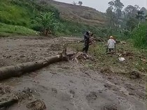 Lansia di Lembang Diduga Hilang Terseret Banjir