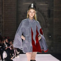 Sudah menjadi agenda tahunan wajib bagi Louis Vuitton menggelar peragaan koleksi Cruise di luar Paris, Prancis. Setelah melanglang buana ke beberapa negara di Eropa seperti Spanyol, Italia, lalu benua Amerika Utara dan Selatan, Louis Vuitton kembali ke ‘rumah’. Koleksi Cruise 2026 dipersembahkan di Avignon, Prancis. (Foto: Giovanni Giannoni/WWD via Getty Images)