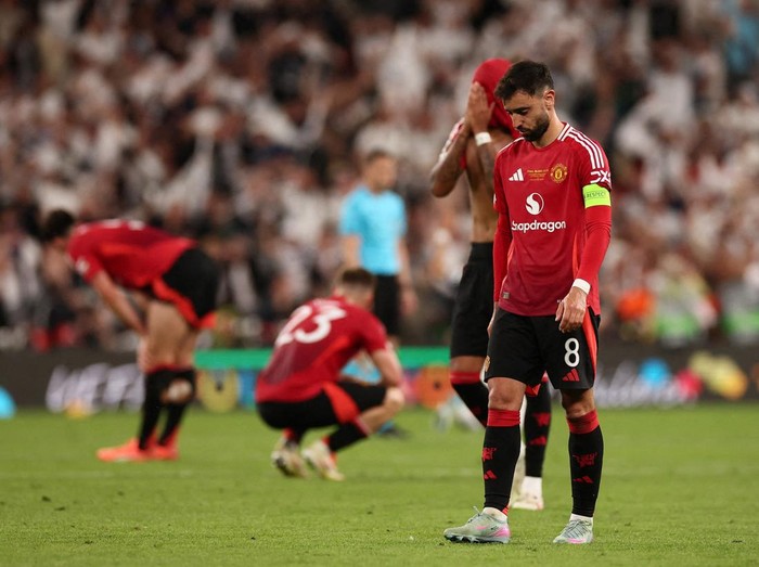 Soccer Football - Europa League - Final - Tottenham Hotspur v Manchester United - San Mames, Bilbao, Spain - May 21, 2025 Manchester United's Bruno Fernandes looks dejected after the match REUTERS/Isabel Infantes TPX IMAGES OF THE DAY