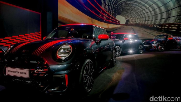 BMW Group Indonesia luncurkan 5 model MINI JCW terbaru. Model bensin & listrik hadirkan performa tinggi dan fitur premium.