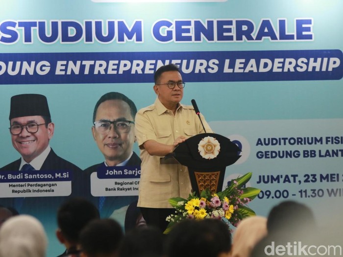 Menteri Perdagangan (Mendag) Budi Santoso di acara diskusi di Fisipol UGM, Jumat (23/5/2025).