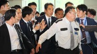 Eto lalu memilih mundur dari jabatannya setelah partai-partai oposisi mengancam melayangkan mosi tidak percaya terhadapnya. Beras adalah perkara sensitif di Jepang. (Photo by JIJI Press / AFP)