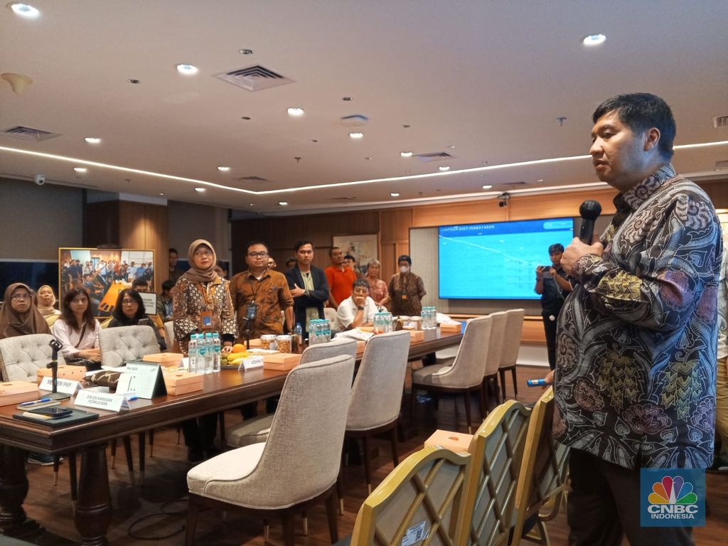 Menteri PKP Maruarar Sirait dalam pertemuan antara konsumen Meikarta dengan CEO Lippo Group James T Riady dalam proses refund gelombang I, Kamis (22/5/2025). (CNBC Indonesia/Robertus Andrianto)