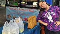 Ketika bulan puasa, Amel Carla punya agenda favorit nih! Ia suka berburu takjil sambil menunggu waktu buka puasa. Foto: Instagram amelcarla