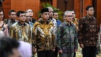 Pelantikan berlangsung di Gedung Kementerian Keuangan, Jakarta, Jumat (23/5), disaksikan oleh sejumlah pejabat tinggi negara, termasuk Menteri Koordinator Bidang Perekonomian Airlangga Hartarto.