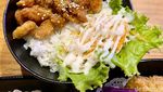 Murah! Makan Mie Pedas dan Aneka Dimsum Goreng Rp 10 Ribuan
