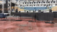 Di Instagram resminya, Persib mencantumkan sejumlah band ternama seperti Kuburan Band, Koil, Pop Division hingga The Panas Dalam featuring Pidi Baiq.