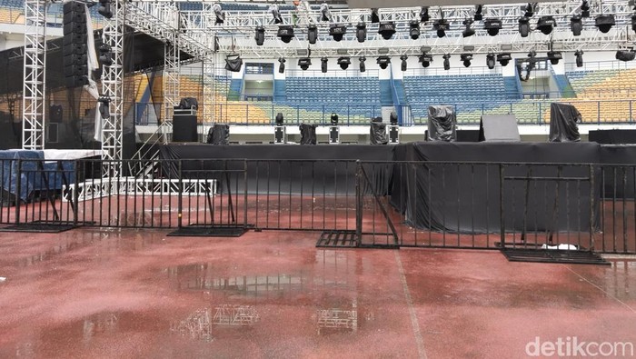 Panggung di GBLA Panggung di GBLA