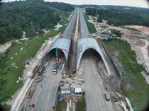 Penampakan dari Udara Proyek Jembatan Satwa di Tol IKN