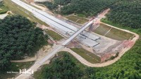 Aditya menyampaikan bahwa pendekatan HKI dalam pembangunan tidak berhenti pada aspek teknis semata. “Kami menempatkan proyek ini sebagai bagian dari solusi pembangunan berkelanjutan. HKI memastikan seluruh tahapan pekerjaan dilakukan dengan mematuhi standar keselamatan, kualitas, dan lingkungan, sembari tetap menjamin kebermanfaatan sosial bagi masyarakat Riau,” ujar Aditya. 