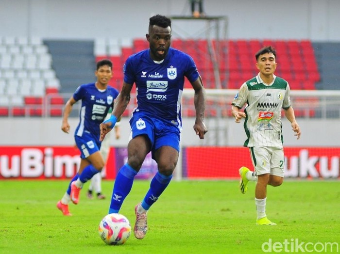 Penyerang PSIS Semarang, Sudi Abdallah saat melawan PSS Sleman di Stadion Jatidiri Semarang. Foto diunggah Jumat (23/5/2025).