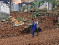 Pergerakan Tanah Tasikmalaya, Belasan Rumah Retak dan Rusak