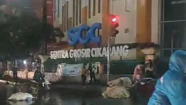 Polisi menangkap 5 orang anggota ormas yang memeras pedagang Sentra Grosir Cikarang (SGC). (dok.Istimewa)