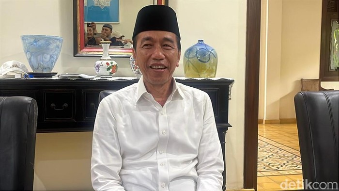 Presiden ke-7, Joko Widodo ditemui di rumahnya, Sumber, Banjarsari, Solo, Jumat (24/5/2025)
