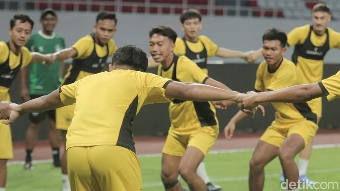 Skuad PSIS melakukan persiapan menatap laga pemungkas melawan Barito Putera di Semarang, Jumat (23/5/2025).