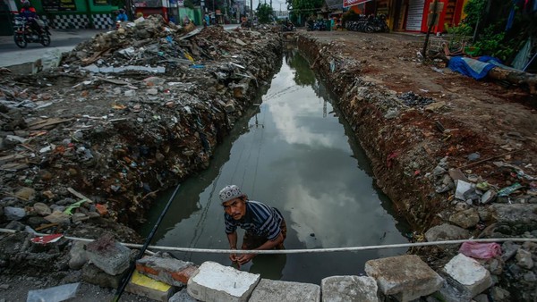 Puluhan Tahun Tertimbun Bangli, Kali Kecil di Tambun Kini Terlihat
