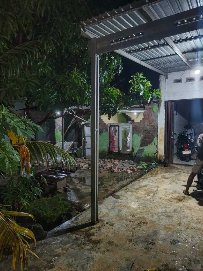 Rumah rusak dampak gempa M 6,3 di Bengkulu (Dok Istimewa/BPBD) Rumah rusak dampak gempa M 6,3 di Bengkulu (Dok Istimewa/BPBD)