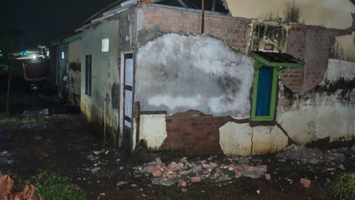 Rumah rusak dampak gempa M 6,3 di Bengkulu (Dok Istimewa/BPBD)