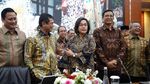 Senyum Sri Mulyani Diapit Dua Dirjen Pilihan Prabowo