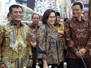 Sri Mulyani Kenalkan Dua Dirjen Pilihan Prabowo ke DPR: Beliau Berdua Happy