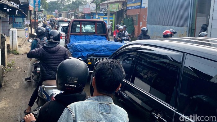 Situasi di Jalan Sapan, Kabupaten Bandung.
