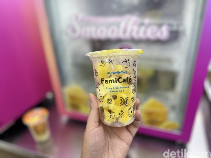 Smoothies Mangga dan Beri Bisa Dibeli via Mesin Otomatis di Minimarket
