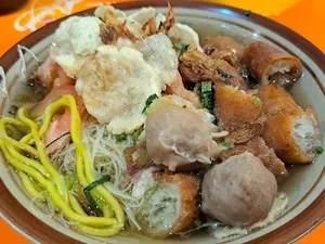 Slurrp! Nikmat Hangat 5 Soto Legendaris yang Teruji Kelezatannya