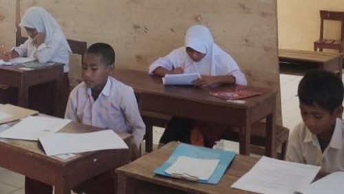 Suasana siswa belajar di SDN Tongga, Desa Bala, Kecamatan Wera, Kabupaten Bima, NTB. (Foto: Istimewa)