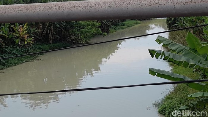Sungai di kawasan Dukupuntang, Kabupaten Cirebon.