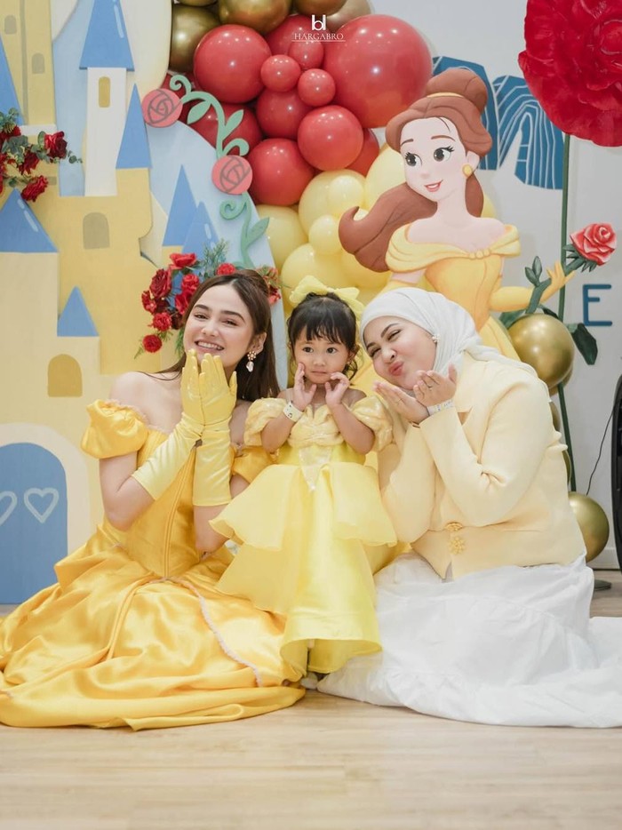 Syifa Hadju dan Zoe Kebersamaan Syifa Hadju dan Zoe Wassink.
