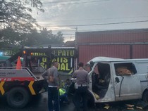 Seorang Sopir Tewas Usai Mobilnya Adu Banteng Vs Truk Tangki di Bandung