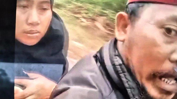 Tangkapan layar video viral ayah bawa anak kejang pakai motor di Sukabumi