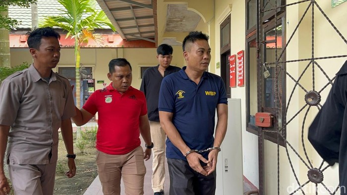 Terdakwa Yuyun, penganiaya Ragil hingga tewas di Polsek Kumleh Ilir, menjalani sidang di PN Sengeti