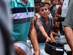 Video: Warga Palestina Serbu Truk Bantuan PBB yang Tiba di Gaza