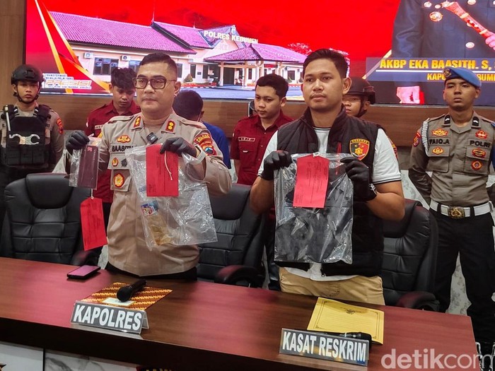 Ungkap kasus pembunuhan kepala SD asal Magelang di Polres Kebumen, Jumat (23/5/2025) siang.