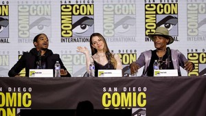 Aktor kelahiran 1986 itu meninggal dunia di tahun 2024. Final Destination: Bloodlines jadi proyek terakhirnya yang dirilis sejauh ini. Foto ini diambil di momen Comic Con San Diego pada 2023. (Foto: Getty Images via AFP/KEVIN WINTER)