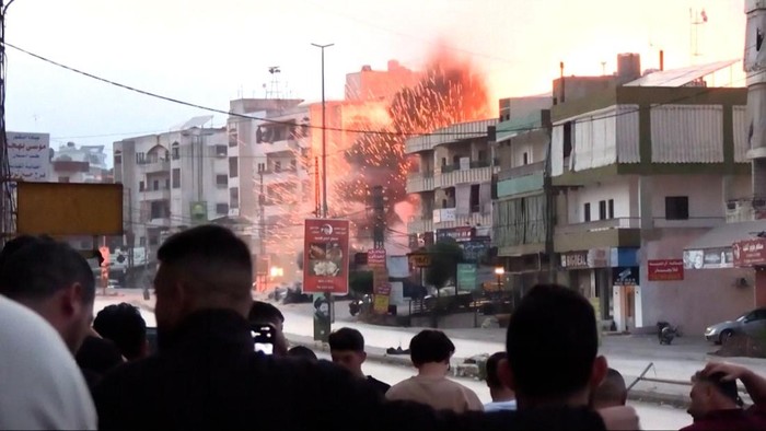 Video: Detik-detik Rudal Israel Hantam Gedung di Lebanon