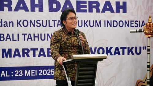 Wagub Bali, I Nyoman Giri Prasta, membuka Musda PPKHI Bali 2025 di B Hotel Denpasar, Jumat (23/5/2025). (Dok. Pemprov Bali)