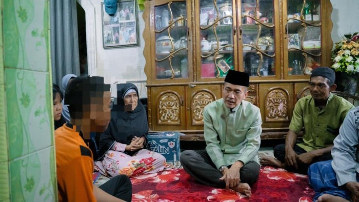 Wali Kota Palembang Ratu Dewa mengunjungi rumah korban bullying di Palembang