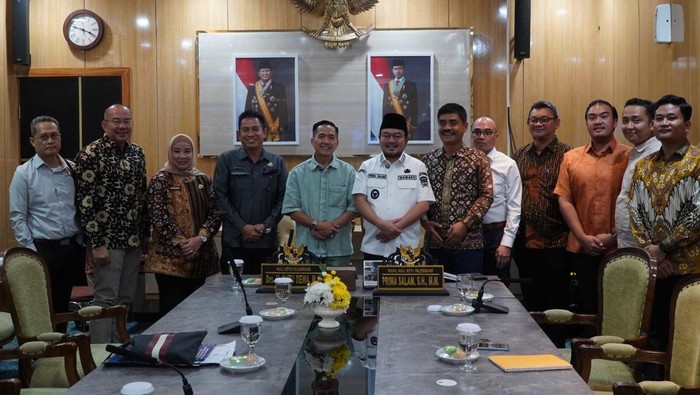 Wali Kota Palembang Ratu Dewa rapat bersama  PT Moya Indonesia