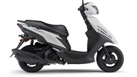 Kepraktisan lain motor skutik ini hadir pada tangki bensin yang terletak di depan. Mirip seperti Yamaha FreeGo 125, lubang tangki BBM Yamaha Jog 125 ada di dasbor depan kiri. Fitur ini membuat proses pengisian bensin menjadi semakin mudah. Foto: Dok. Yamaha